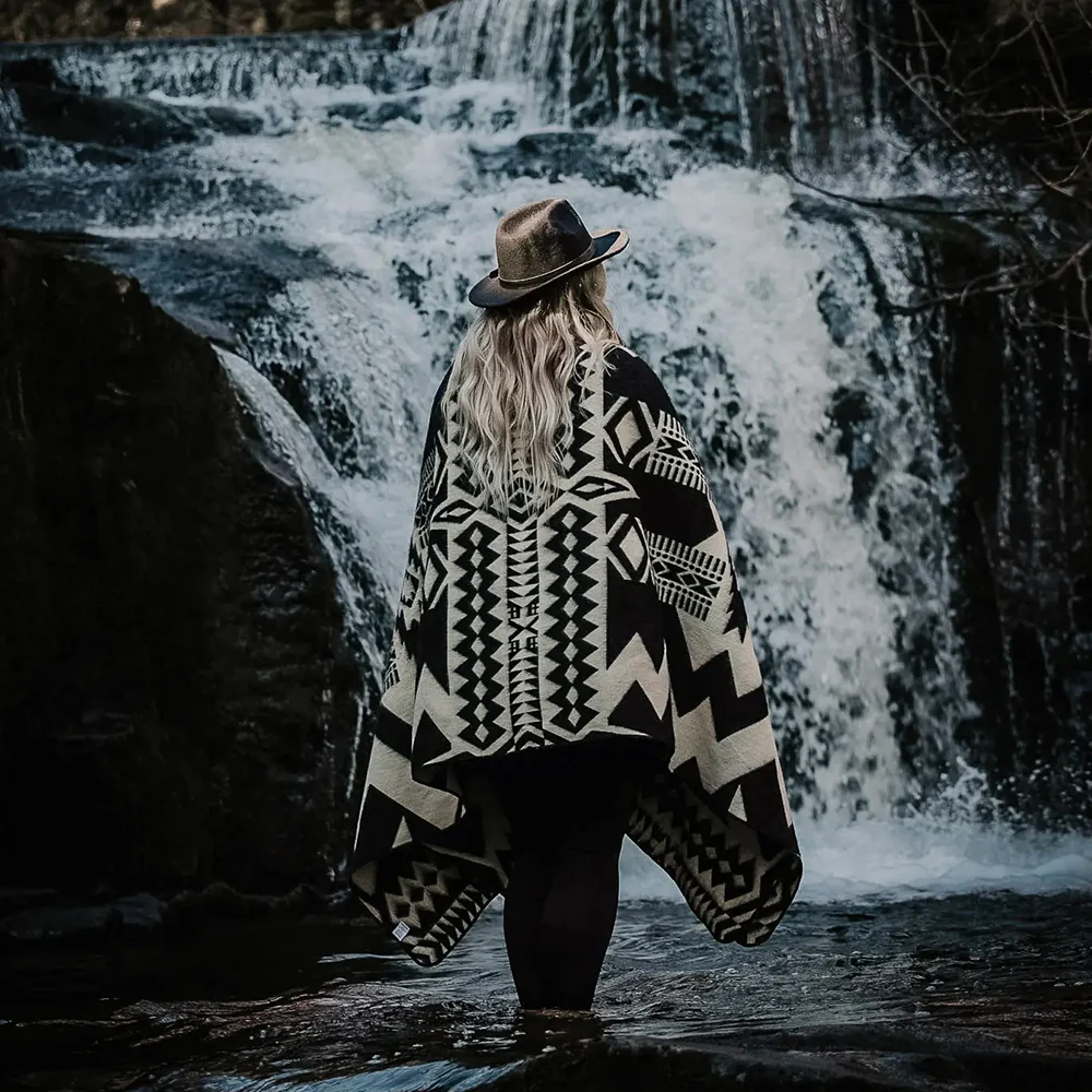 Awa Blanket - Natural/Black - Image 2